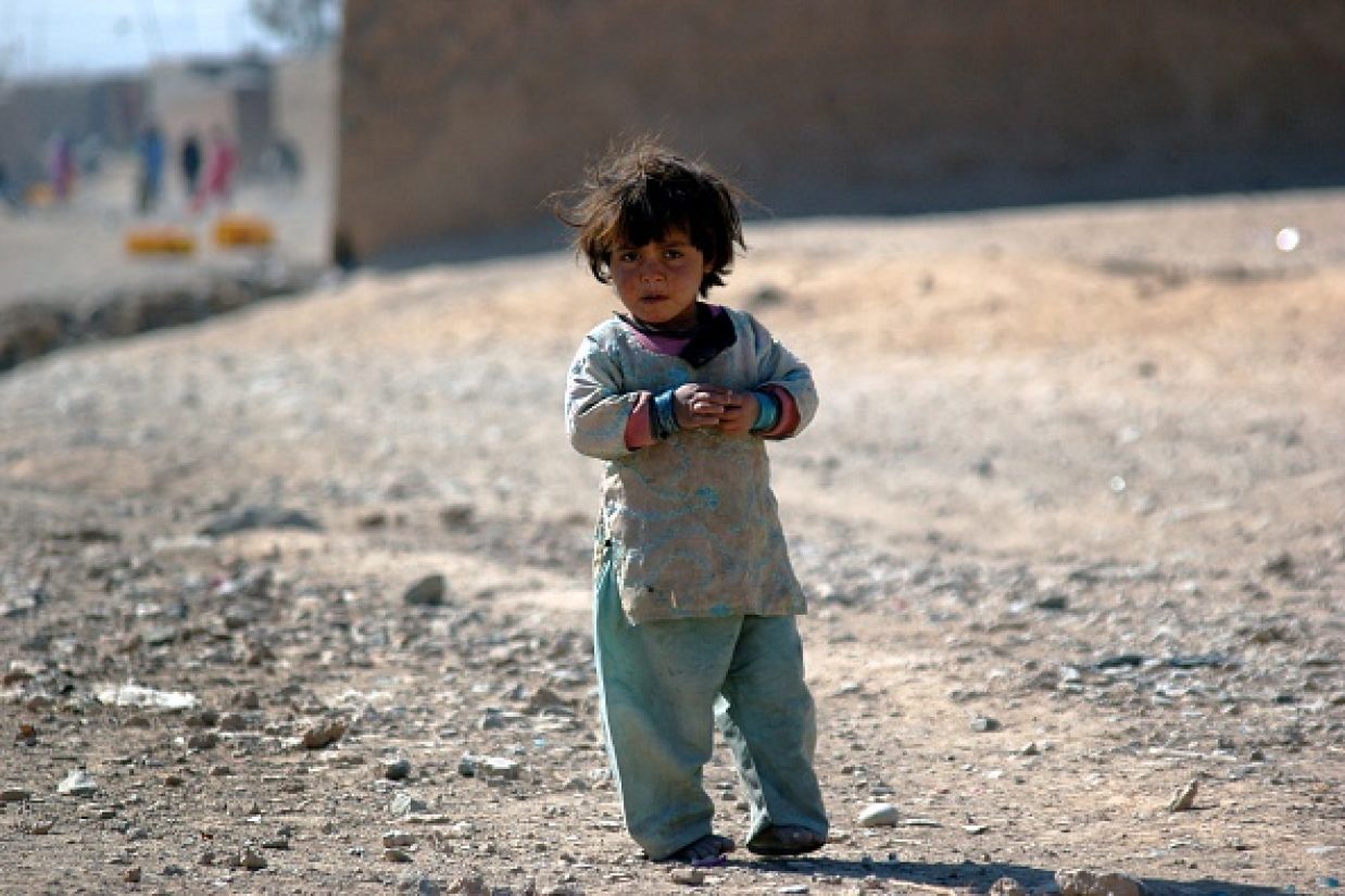 تصویری از کودکی افغان، در افغانستان سازمانی برای حمایت از کودکان وجود ندارد. (JAVED TANVEER/AFP/Getty Images)