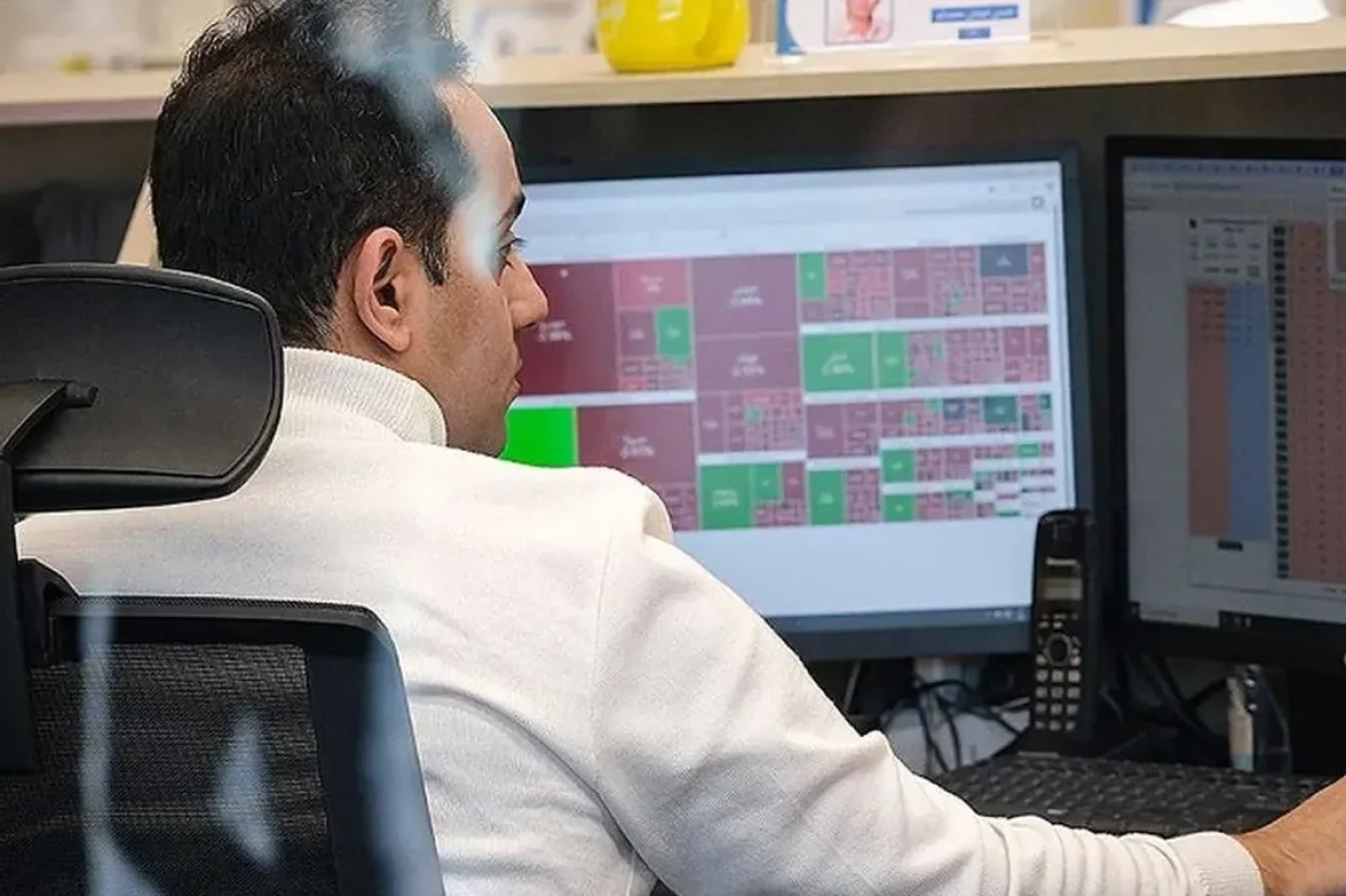 حدود ۸۰ میلیارد دلار از دارایی‌های ملی ایران از چرخه اقتصادی خارج شده است؛ رقمی کم‌سابقه که می‌تواند پیامدهایی سنگین برای رشد اقتصادی، اشتغال و ثبات مالی در ایران به دنبال داشته باشد.