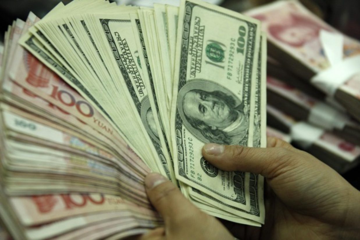 در تاريخ ٢٢ جولاى سال ٢٠١٤ وزارت امنيت عمومى چين، گروهى از متخصصين را جهت دستگيرى مجرمين اقتصادى اعزام كرد. اين مجرمين كه از چين فرار كردند و كلاه‌بردارى‌هاى فراوانى انجام دادند، تحت تعقيب مى‌باشند.