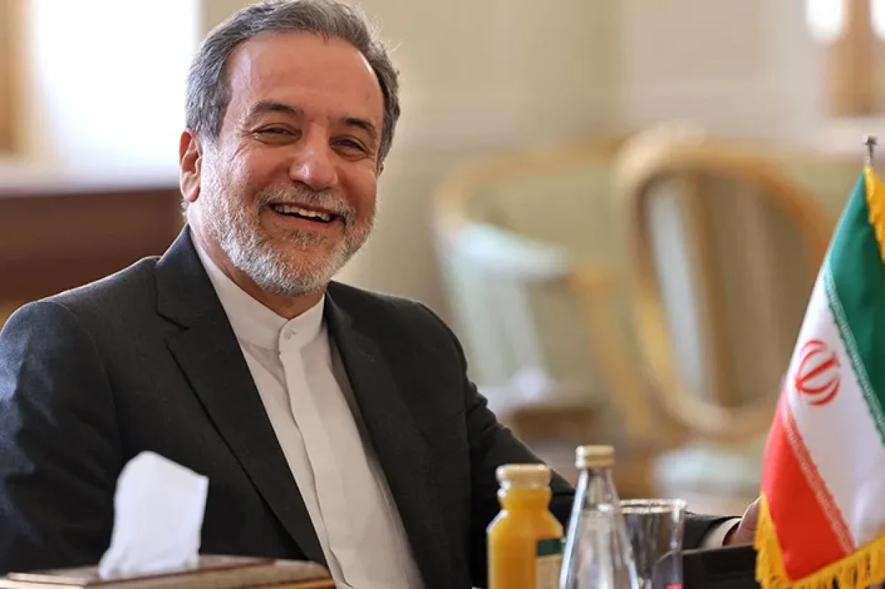 عباس عراقچی وزیر خارجه جمهوری اسلامی ضمن اعلام گفتگوی تلفنی با آنتونیو تاجانی همتای ایتالیایی خود عنوان کرد که جمهوری اسلامی با واکنشی دقیق و حساب‌شده به اسرائیل پاسخ خواهد داد.