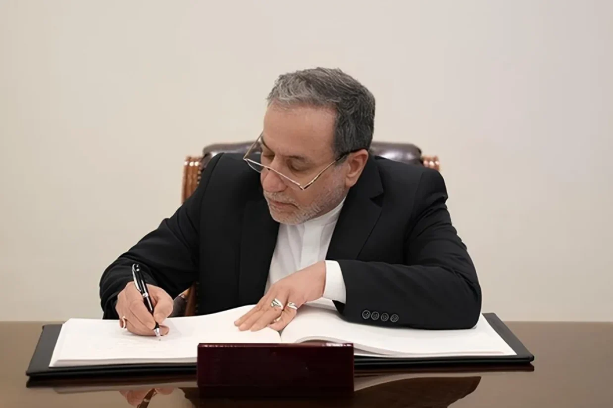 وزیر امورخارجه جمهوری اسلامی گفته است که تهران پاسخ نامه دونالد ترامپ به همراه نقطه نظرات خود درباره وضعیت جاری را از طریق عمان ارسال کرده است.