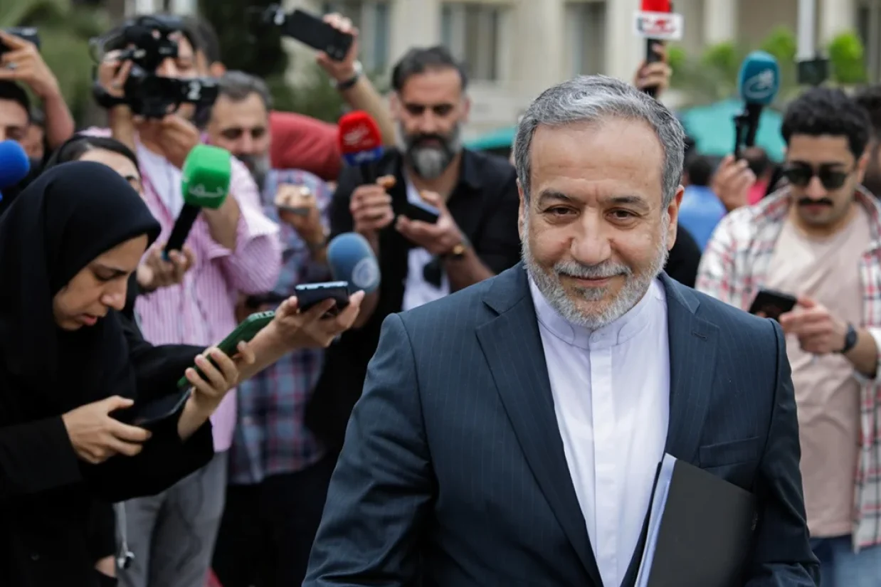 وزیر امور خارجه جمهوری اسلامی گفته است که یک روز قبل از برگزاری دور چهارم مذاکرات تهران و واشنگتن، قرار است مقامات جمهوری اسلامی با سه کشور اروپایی در رم دیدار کنند.