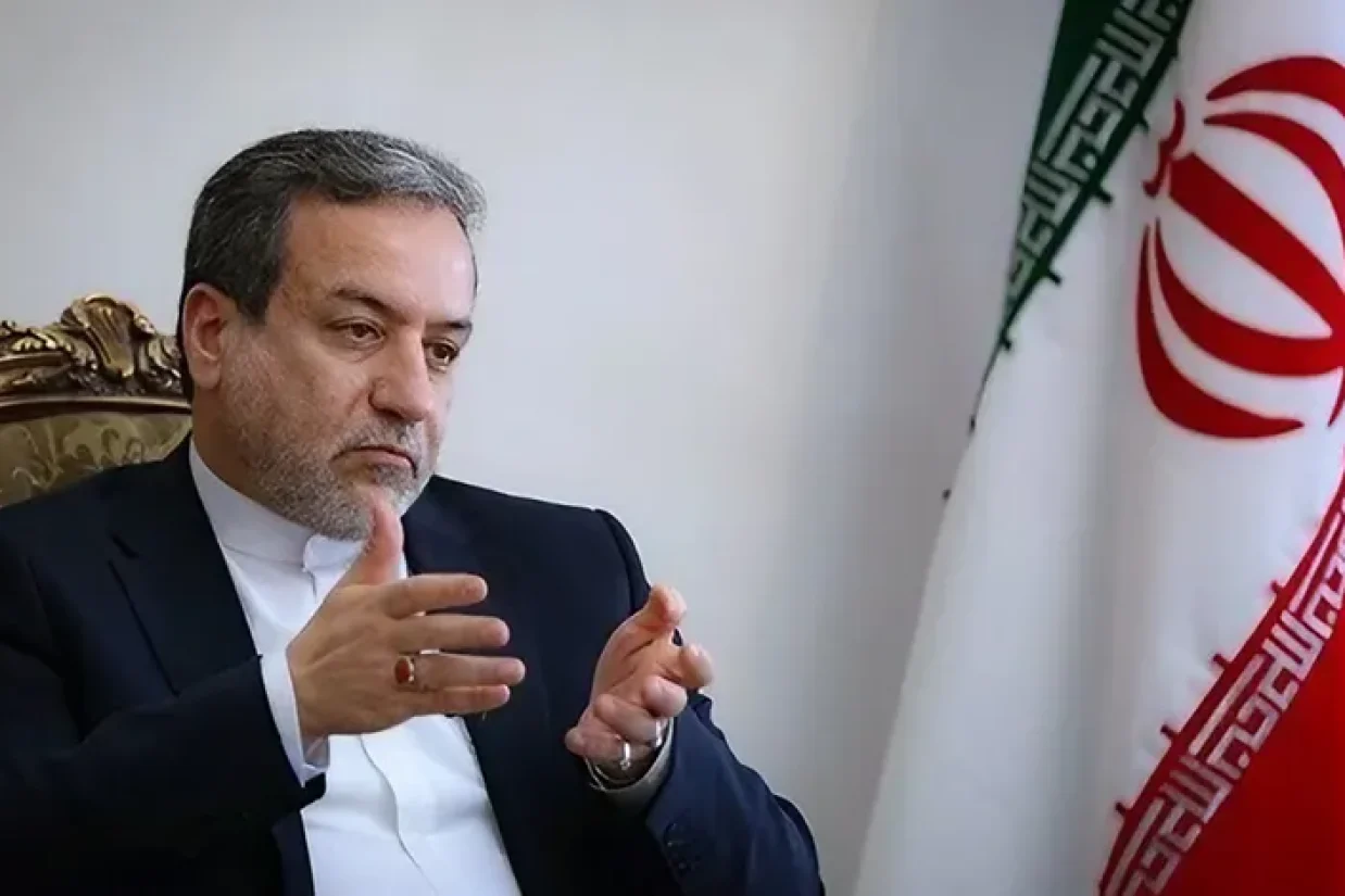 پیرو سفر پوتین به آذربایجان و گفتگو درباره کریدور زنگزو در استان سیونیک ارمنستان عباس عراقچی می‌گوید ترسیم دوباره مرزها و تهدید علیه تمامیت ارضی همسایگان، خط قرمز ایران است.