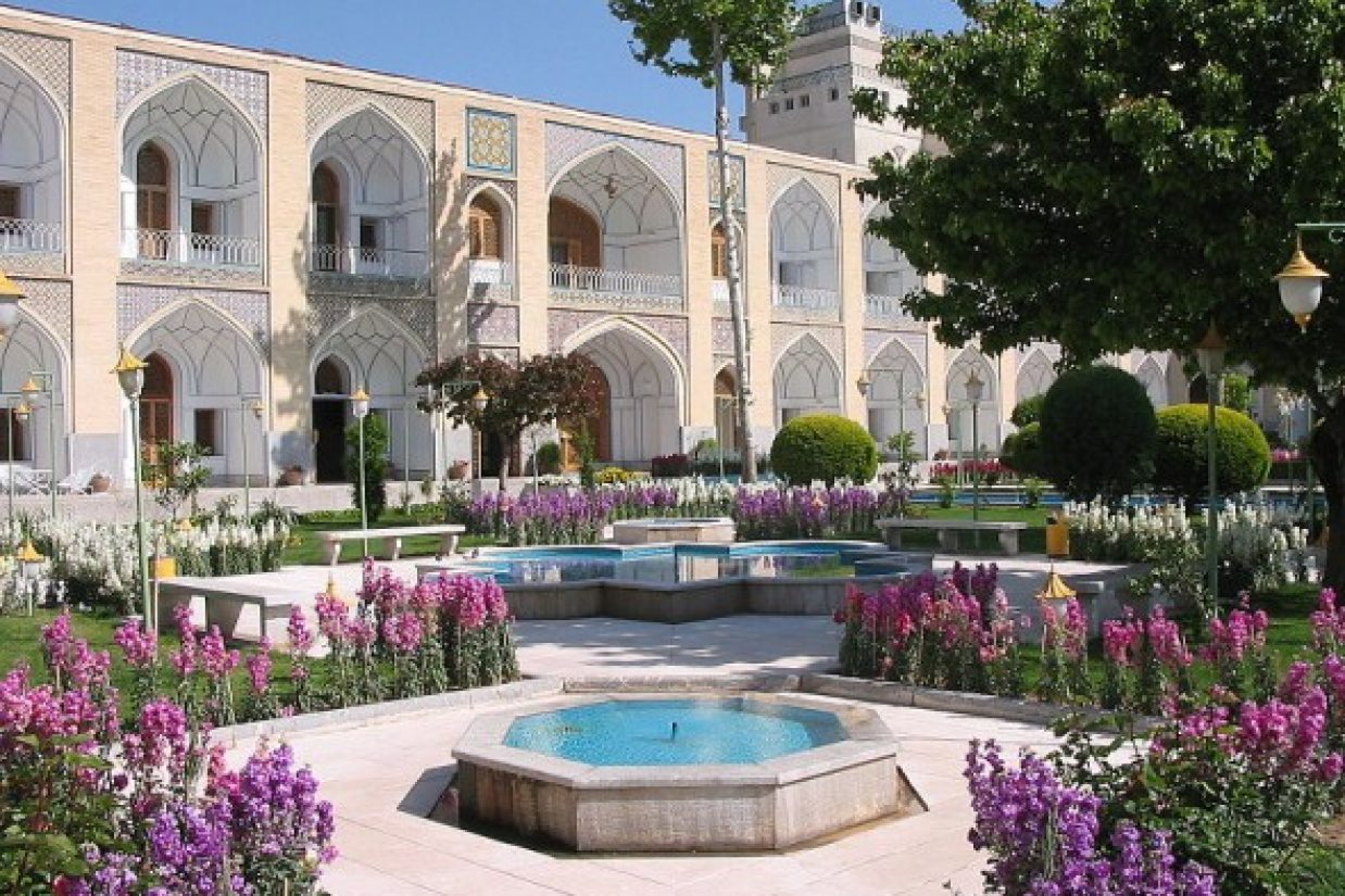 Abbasi-Hotel-Esfahan-Koohkan-590x443