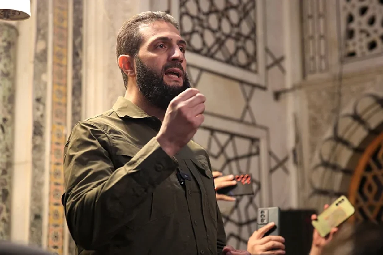 احمد الشرع، رهبر هیئت تحریر الشام تأکید کرد که اولویت او بازسازی و ثبات سوریه پس از برکناری بشار اسد است.