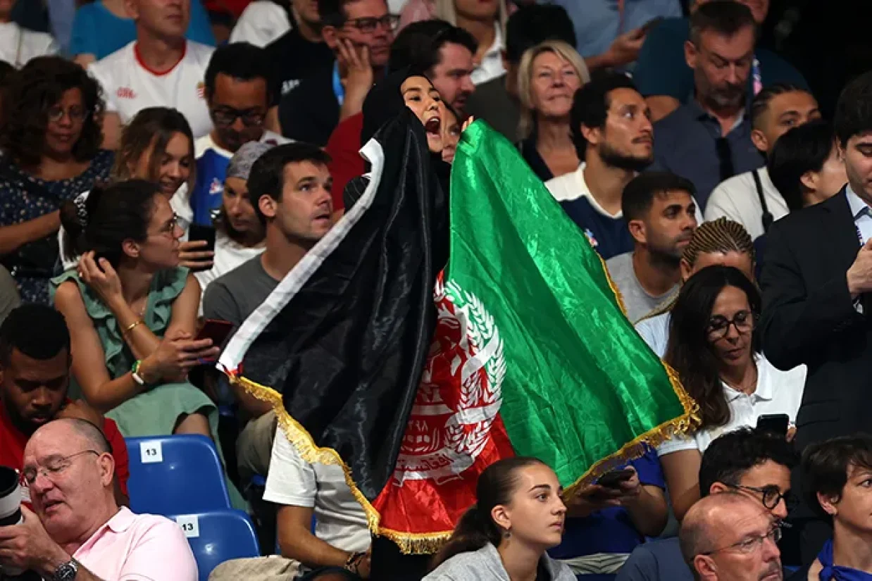 تیم ملی فوتسال افغانستان از تیم پاراگوئه با نتیجه ۳ بر ۱ شکست خورد و از ورود به یک‌چهارم جام جهانی فوتسال بازماند.