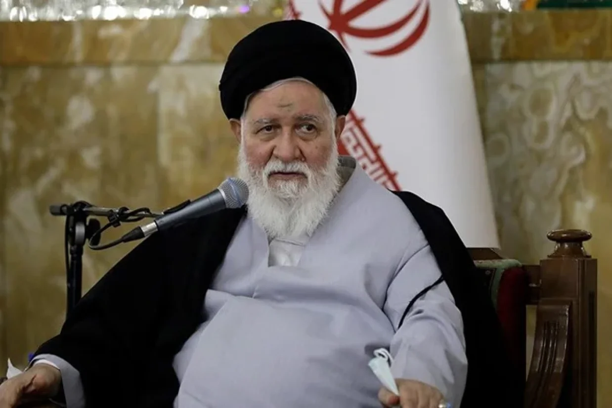 احمد علم‌الهدی، «امام جمعه مشهد» از عدم ابلاغ قانون حجاب اجباری انتقاد کرد و گفت که اولویت باید «مدیریت دین مردم» باشد.