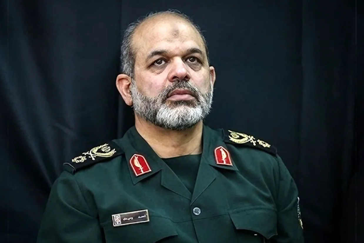 در پی کشته‌شدن محمد پاکپور در حملات مشترک اسرائیل و آمریکا، برخی رسانه‌های جمهوری اسلامی از جمله خبرآنلاین از انتصاب احمد وحیدی به‌عنوان فرمانده جدید سپاه خبر دادند.
