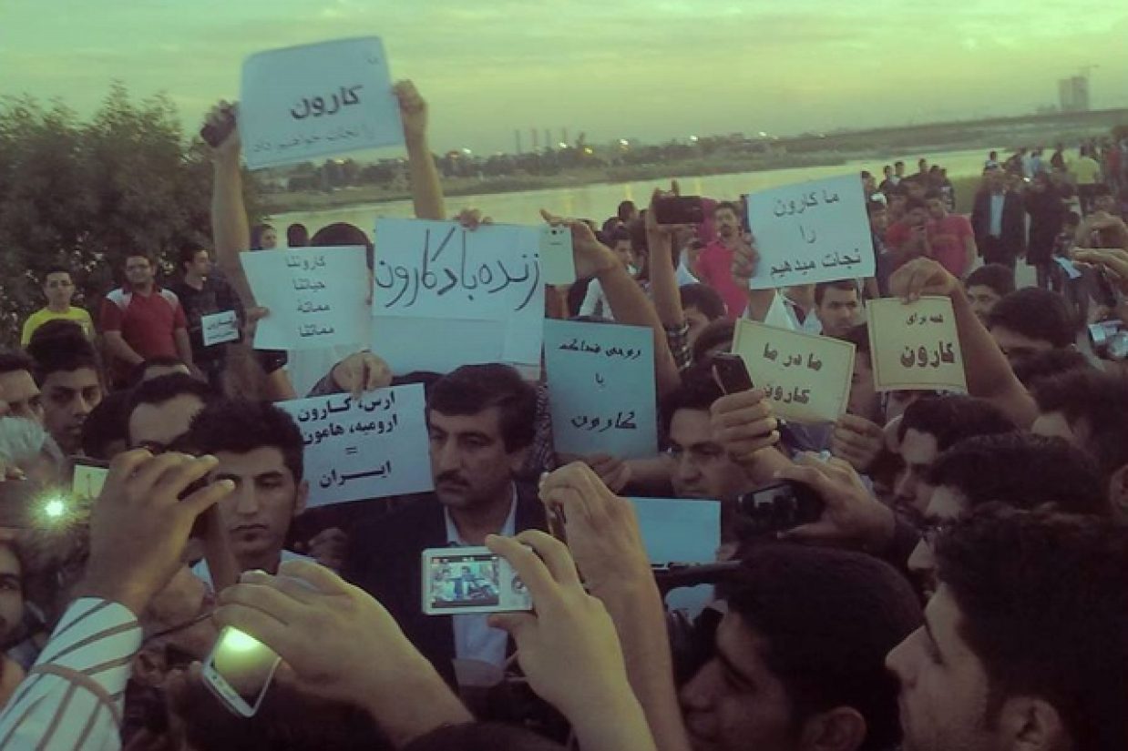 اعتراض بیش از ۱۰ هزار نفر از مردم به طرح "تونل بهشت‌‏آباد" در اهواز (اپک‌‏تایمز)