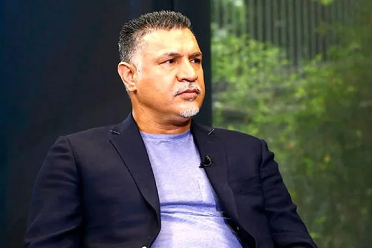 رسانه‌های داخلی ایران گزارش داده‌اند که بنا به توصیه مسعود پزشکیان، احمد دنیا مالی، وزیر ورزش از علی دایی دعوت کرد تا به زمین فوتبال برگردد.