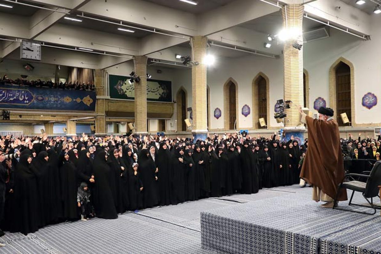 دیدار علی خامنه‌ای با اقشار مختلف بانوان