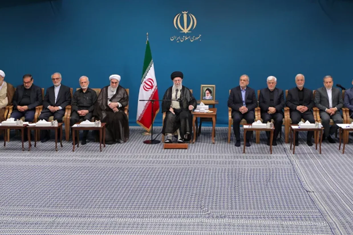 رهبر جمهوری اسلامی در نخستین دیدار با کابینه دولت چهاردهم همزمان با «هفته دولت» عنوان کرد که او صلاحیت برخی از وزرای پیشنهادی مسعود پزشکیان را تایید کرده است.