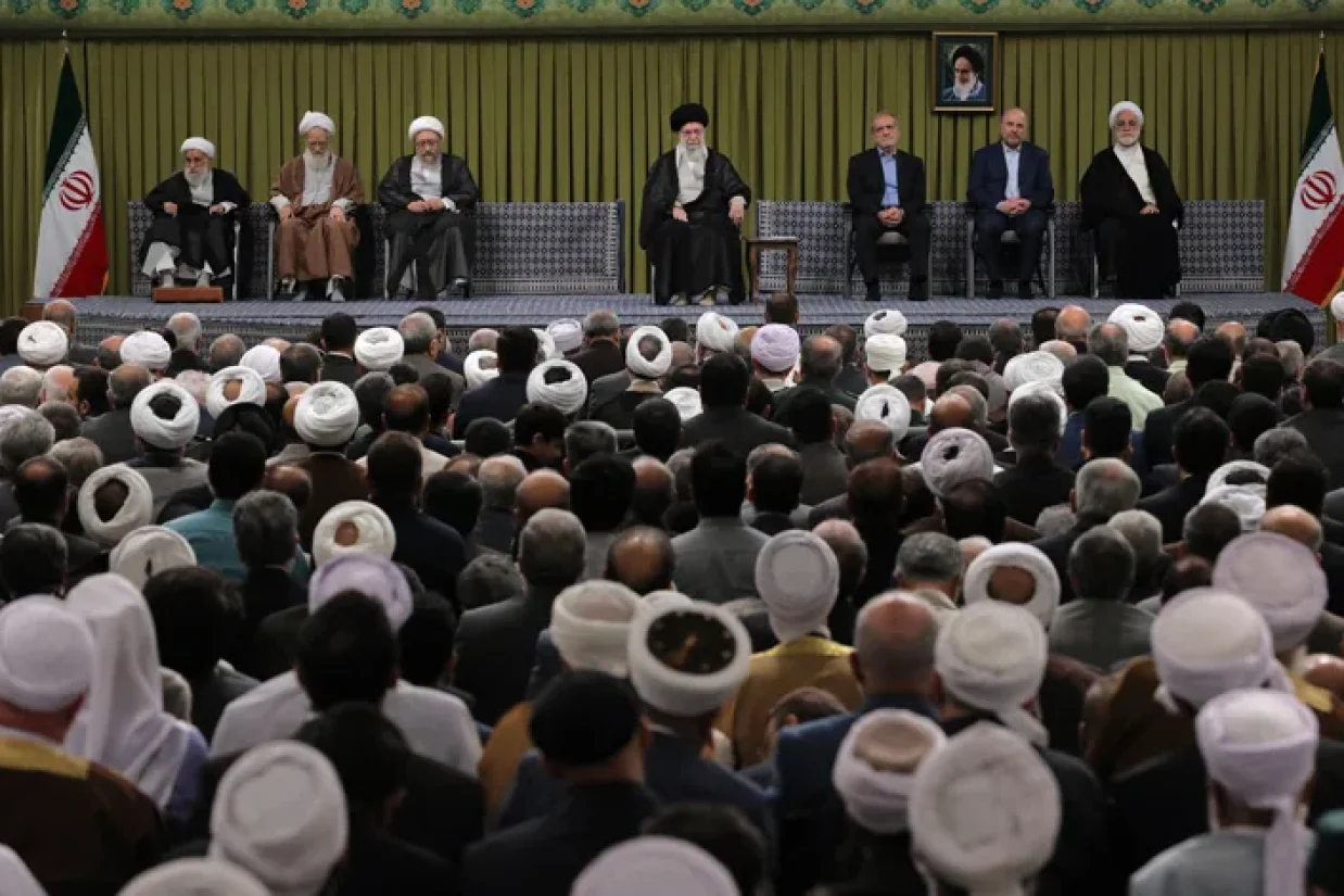 علی خامنه‌ای، رهبر جمهوری اسلامی طی سخنرانی رسمی در سی‌وهشتمین کنفرانس وحدت، از کشورهای مسلمان خواست تا ارتباطات اقتصادی و سیاسی خود با اسرائیل را قطع کنند.