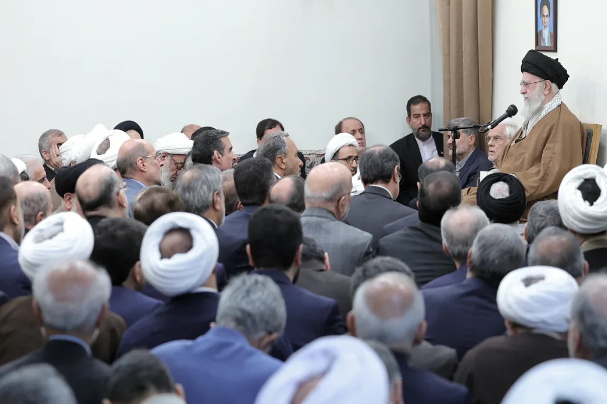 رهبر جمهوری اسلامی در واکنش به دور اول مذاکرات با آمریکا گفته است حرکتی است که تصمیم‌گیری شده و در قدم‌های اول هم خوب اجرا شده است.
