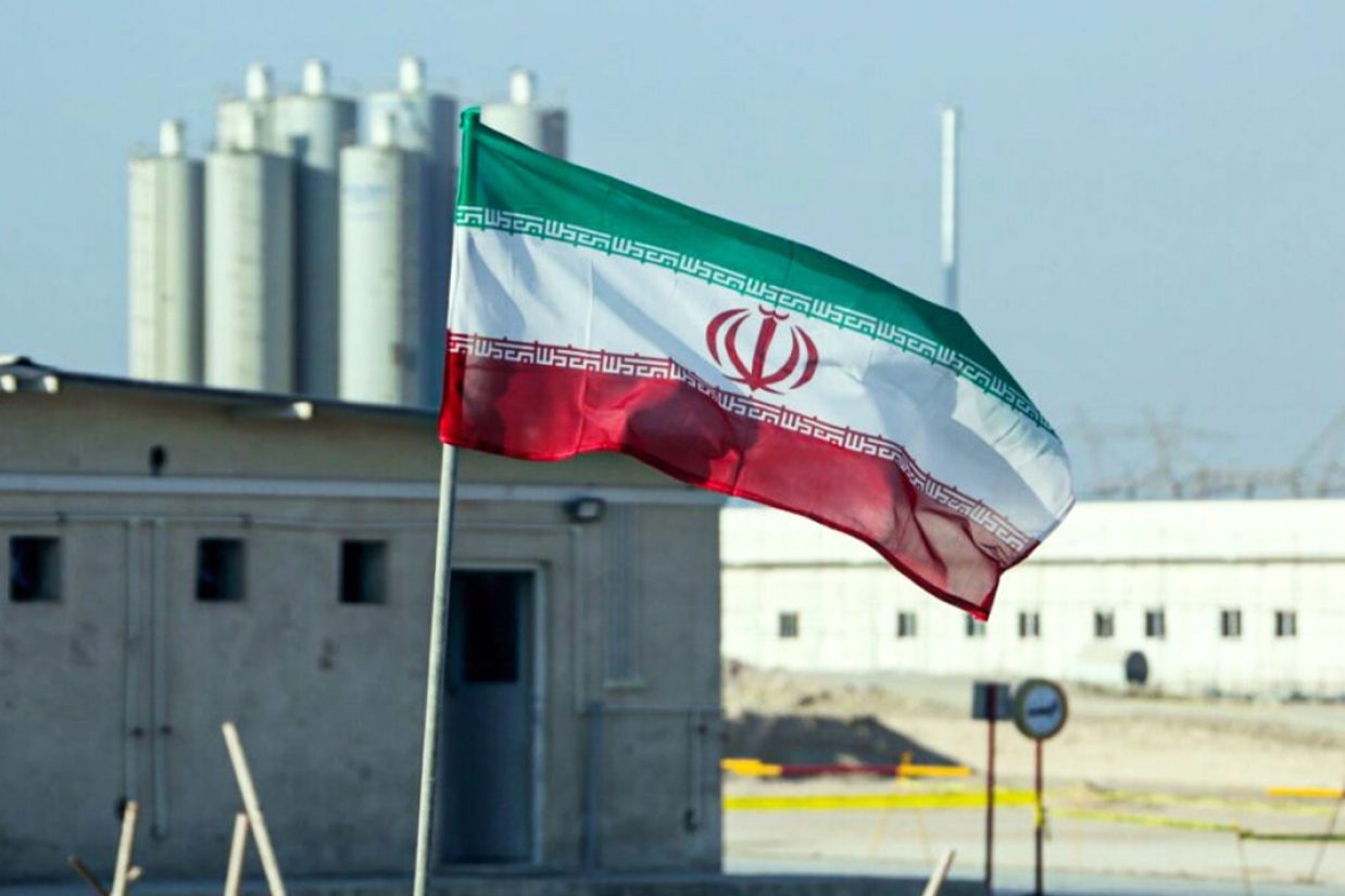 رافائل گروسی گفته است که اقدام حمهوری اسلامی برای سرقت اسناد محرمانه آژانس بین‌المللی انرژی اتمی، اقدامی بد است و با ماهیت همکاری تهران با این نهاد سازمان ملل مغایرت دارد.
