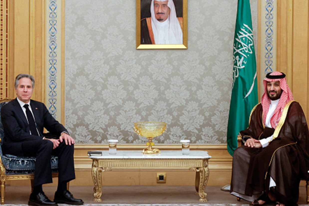 آنتونی بلینکن، روز دوشنبه در ریاض با محمد بن سلمان، ولیعهد عربستان سعودی، دیدار و درباره نیاز فوری به کاهش تنش‌ها در منطقه گفت‌و‌گو کرد.