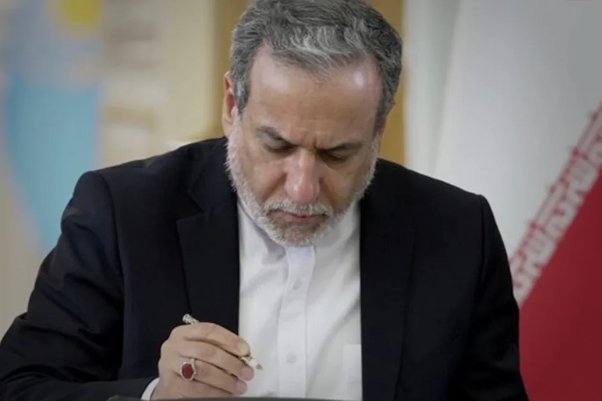عباس عراقچی، وزیر امور خارجه جمهوری اسلامی گفته است که تداوم مذاکرات با آمریکا در چنین وضعیتی، غیرقابل توجیه است.