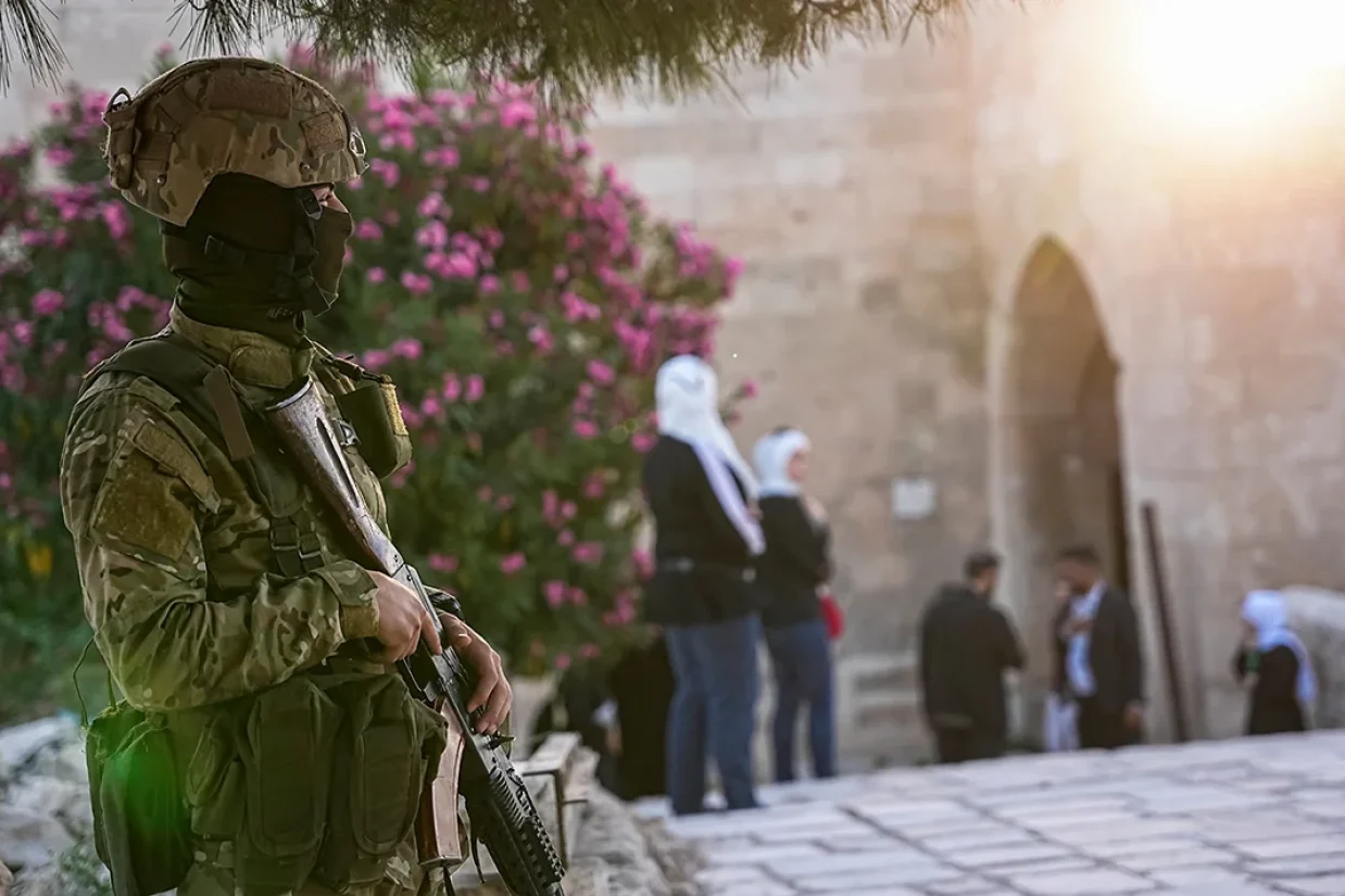 آمریکا با شفافیت، پیوستن هزاران جهادگر خارجی سابق به ارتش جدید سوریه را پذیرفت.
