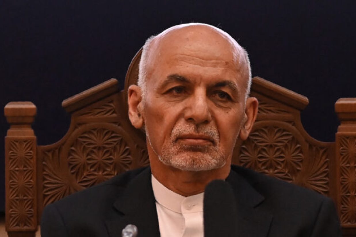 غنی بسیار مهم است که مقامات فاسد دولت در خارج نباید اجازه داشته باشند با پول مالیات‌دهندگان آمریکا برای خود ثروت‌اندوزی کنند» و در ادامه