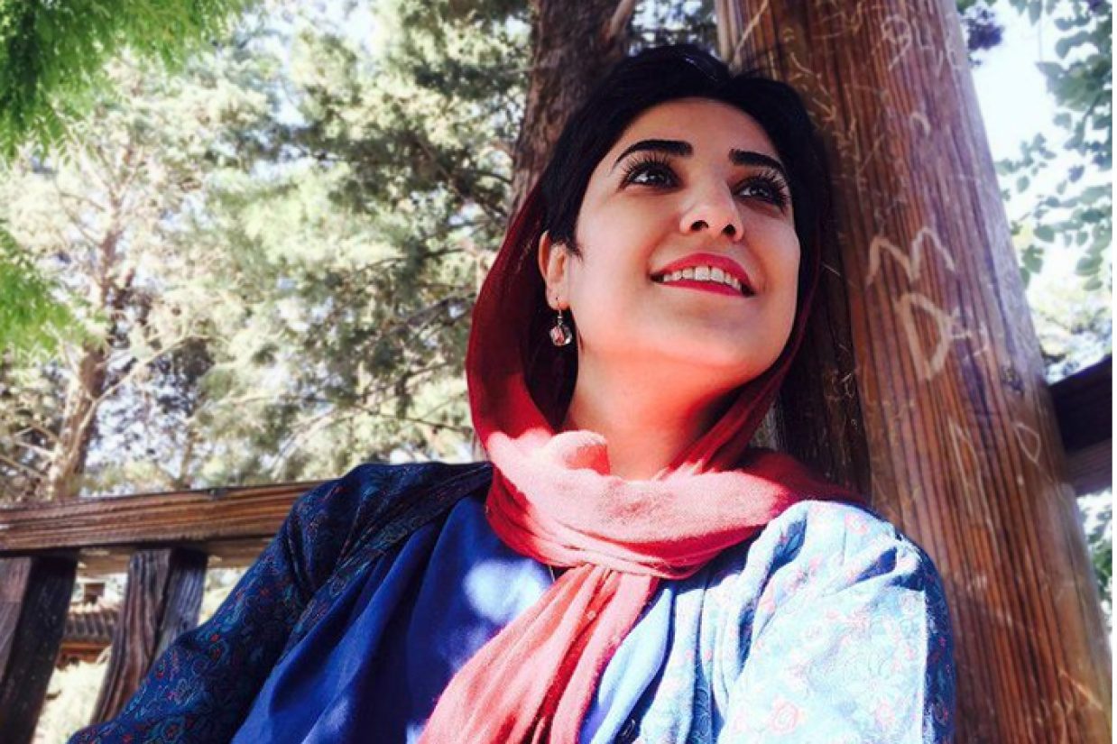 یک کارتونیست منتقد جمهوری اسلامی که از اواخر فروردین ماه در زندان به سر می‌برد، از سوی دادگاه انقلاب تهران به شش سال حبس محکوم شده است.