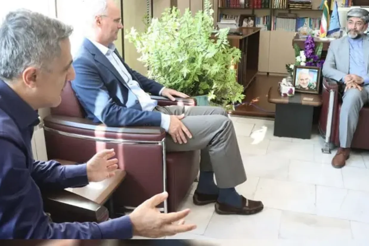 ناصر عتباتی، رئیس کل دادگستری استان آذربایجان غربی، از آزادی «کریستین وبر» تبعه اتریش، از زندان خبر داد و گفت که او به سفیر اتریش تحویل داده شد.