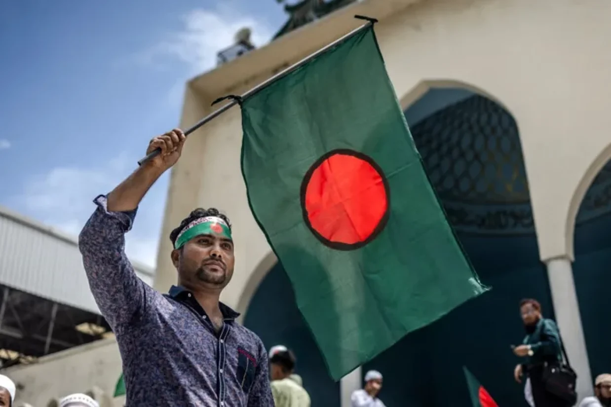 سفیر جمهوری اسلامی در داکا با اعلام حمایت از انقلاب بنگلادش گفته است تهران آماده است که تمام کمک‌های لازم به دولت بنگلادش را فراهم کند.