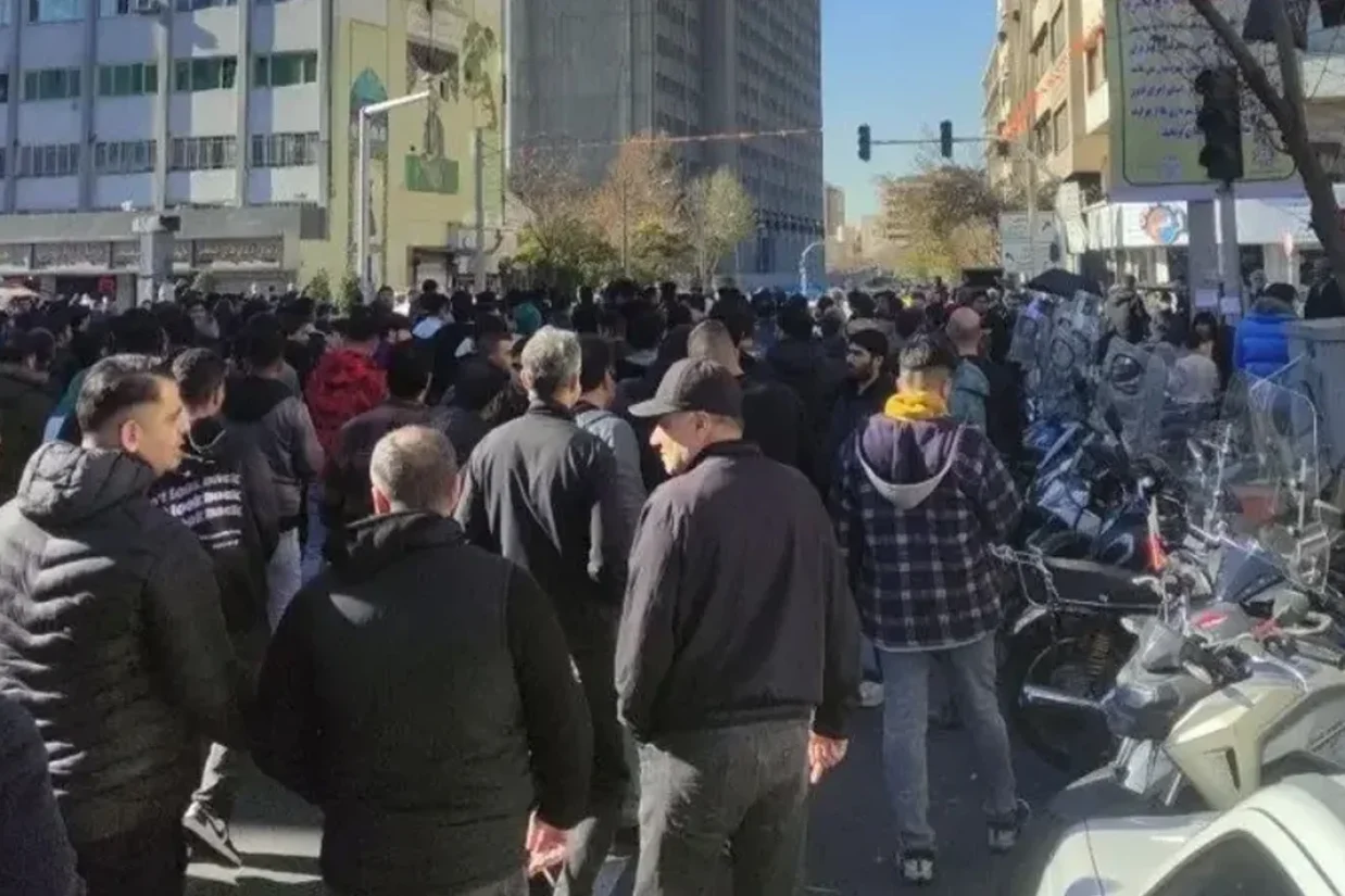 فروپاشی اتحاد جماهیر شوروی در اواخر دسامبر سال ۱۹۹۱ صرفاً نتیجه رقابت سیاسی و نظامی با غرب نبود. این فروپاشی بیش از هر چیز ناشی از شکست الگوی اقتصادی کمونیستی بود.