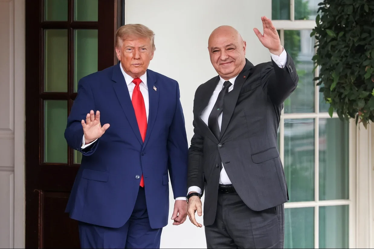 کنراد بلک در تحلیلی درباره سفر جوزف عون، رئیس‌جمهور لبنان، به واشینگتن می‌نویسد این سفر نشانه تغییر موازنه قدرت در جهان عرب، گسترش روابط کشورهای عربی با آمریکا، بهبود مناسبات با اسرائیل و افزایش فشار بر جمهوری اسلامی و حزب‌الله است.