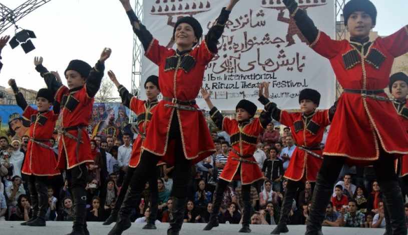 رقص آذری، مراسم اختتامیه شانزدهمین جشنواره بین‌‌‌‌‌‏المللی نمایش‌های آیینی و سنتی، تهران  (اپک‌‏تایمز)