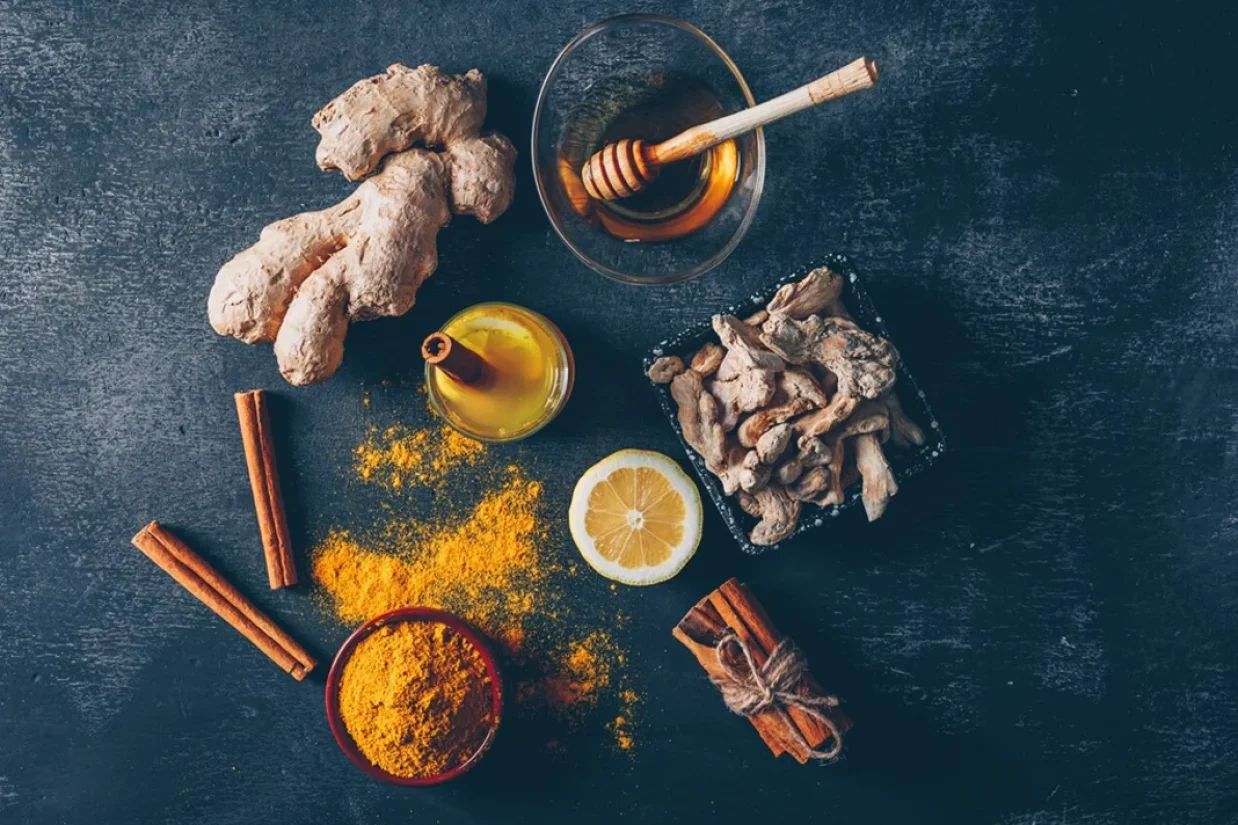 علائم رطوبت در طب سنتی چینی راهکارهایی برای دفع رطوبت از بدن در طب سنتی چینی؛ از مصرف زنجبیل و دارچین تا آفتاب گرفتن و ورزش. روش‌های طبیعی برای افزایش انرژی یانگ و حفظ سلامتی.