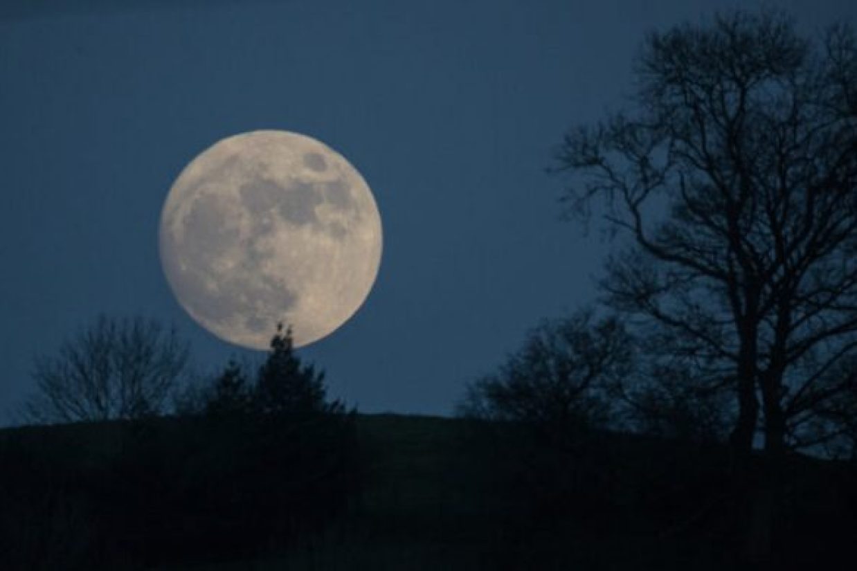 ET-moon1-600x396-1-590x389