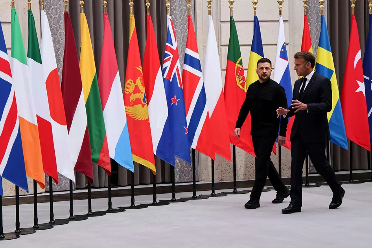 رهبران اروپایی روز چهارشنبه، ۴ سپتامبر، در پاریس با حضور ولودیمیر زلنسکی، رئیس‌جمهور اوکراین، درباره چارچوب تضمین‌های امنیتی این کشور در صورت دستیابی به آتش‌بس با روسیه گفت‌وگو کردند.