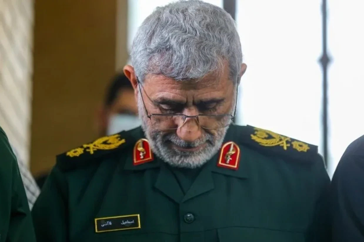 حسین دقیقی، مشاور عالی سپاه پاسداران گفت که غیبت فرماندهان سپاه به ویژه اسماعیل قاآنی نشان‌دهنده وظیفه‌شناسی نیروهای مسلح جمهوری است.
