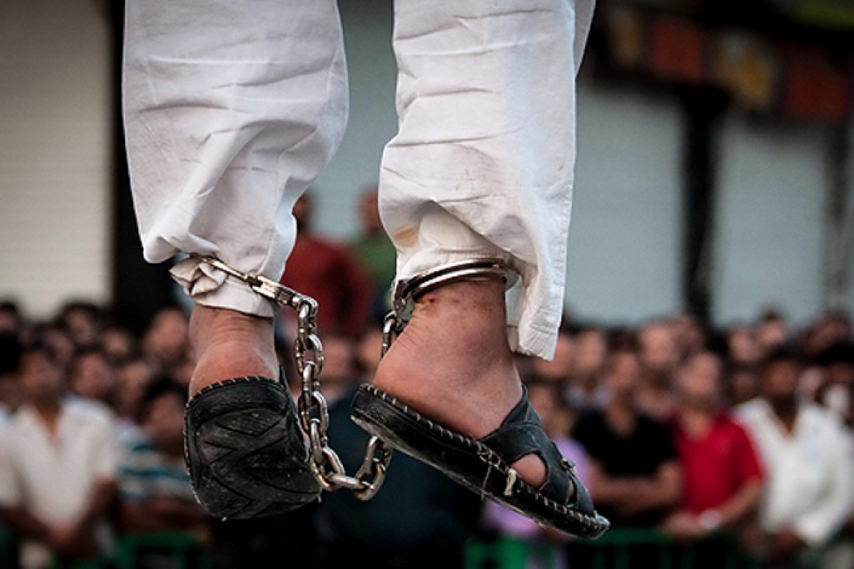 یک سازمان ایرانی فعال در حوزه حقوق بشر گزارش داده است که در دو هفته پایانی ماه میلادی آوریل، حکم اعدام ۶۳ زندانی در زندان‌های ایران به اجرا درآمده است.
