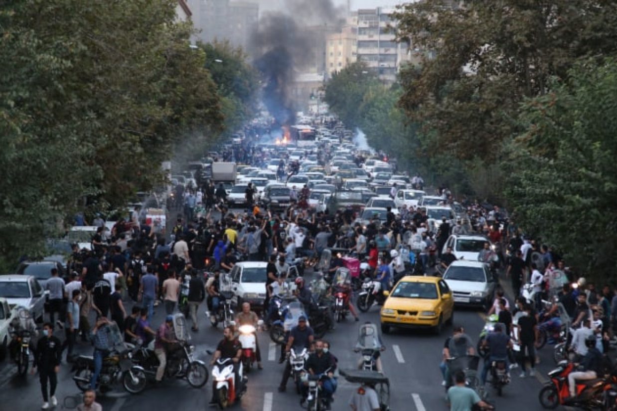 حکومت جمهوری اسلامی ایران به دلیل سال‌های متمادی سرکوب آزادی عقیده، بیان و پوشش مردم ایران و مصرف بی‌رویه ثروت و منابع از طریق اختلاس‌های