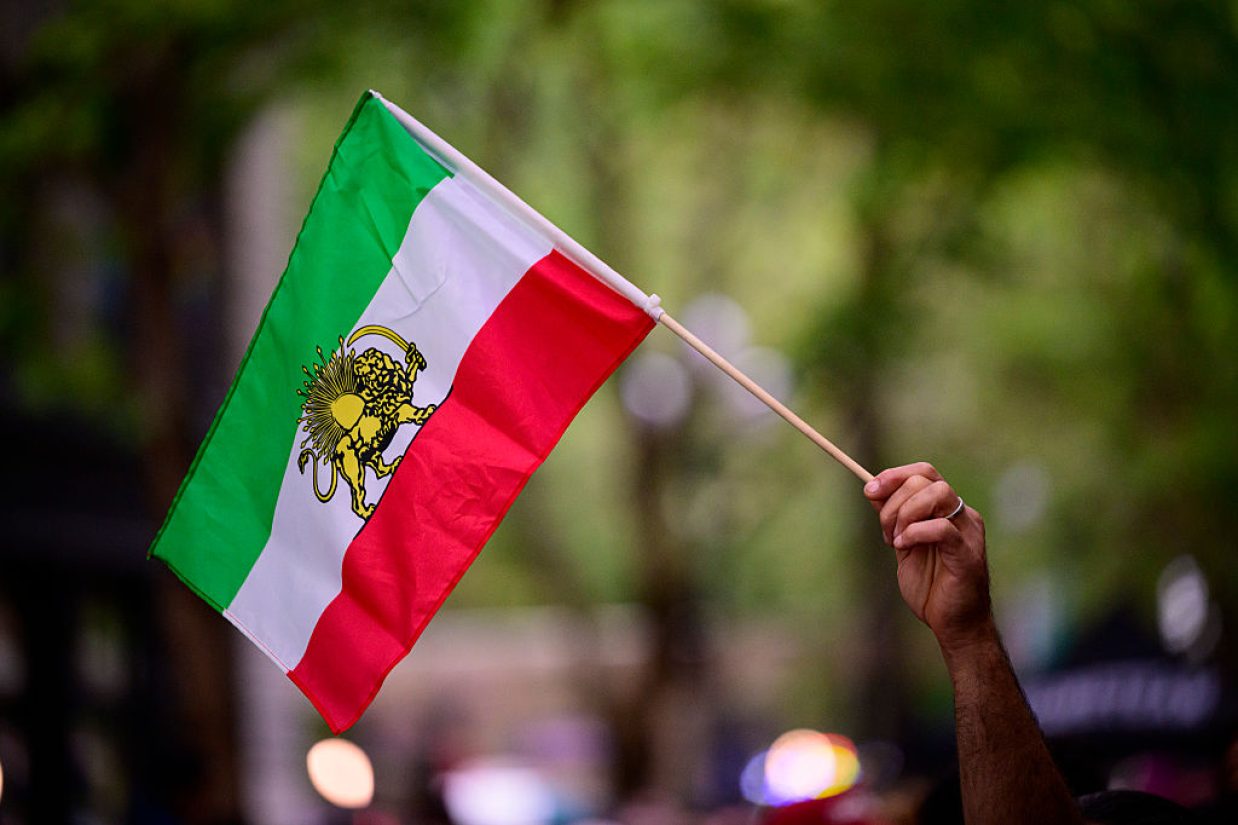 پرچم شیروخورشید ایران - Mathieu Lewis-Rolland/Getty Images
