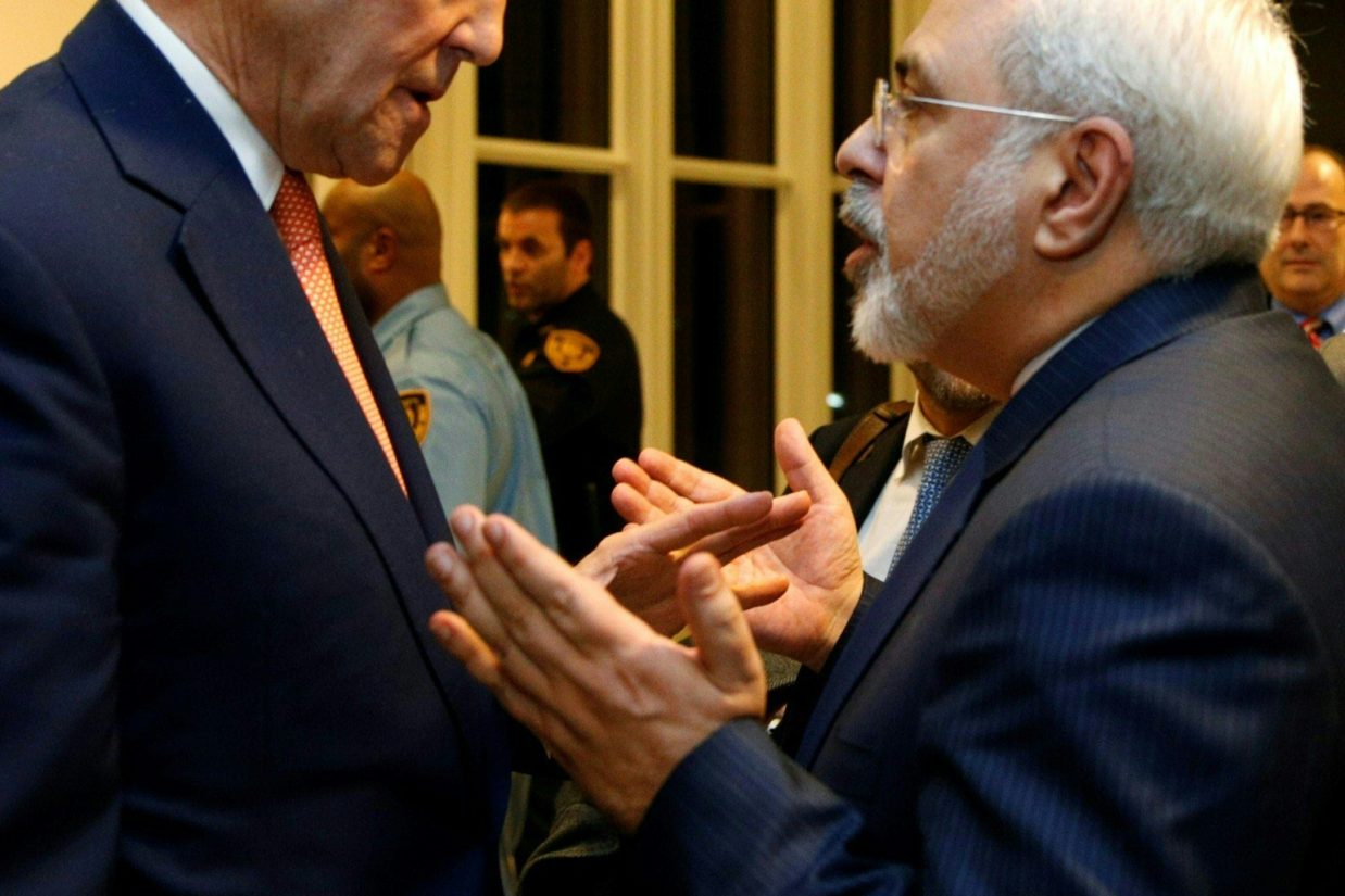 جان کری و محمد جواد ظریف، پس از اعلام اجرای برجام، ۱۶ ژانویه ۲۰۱۶