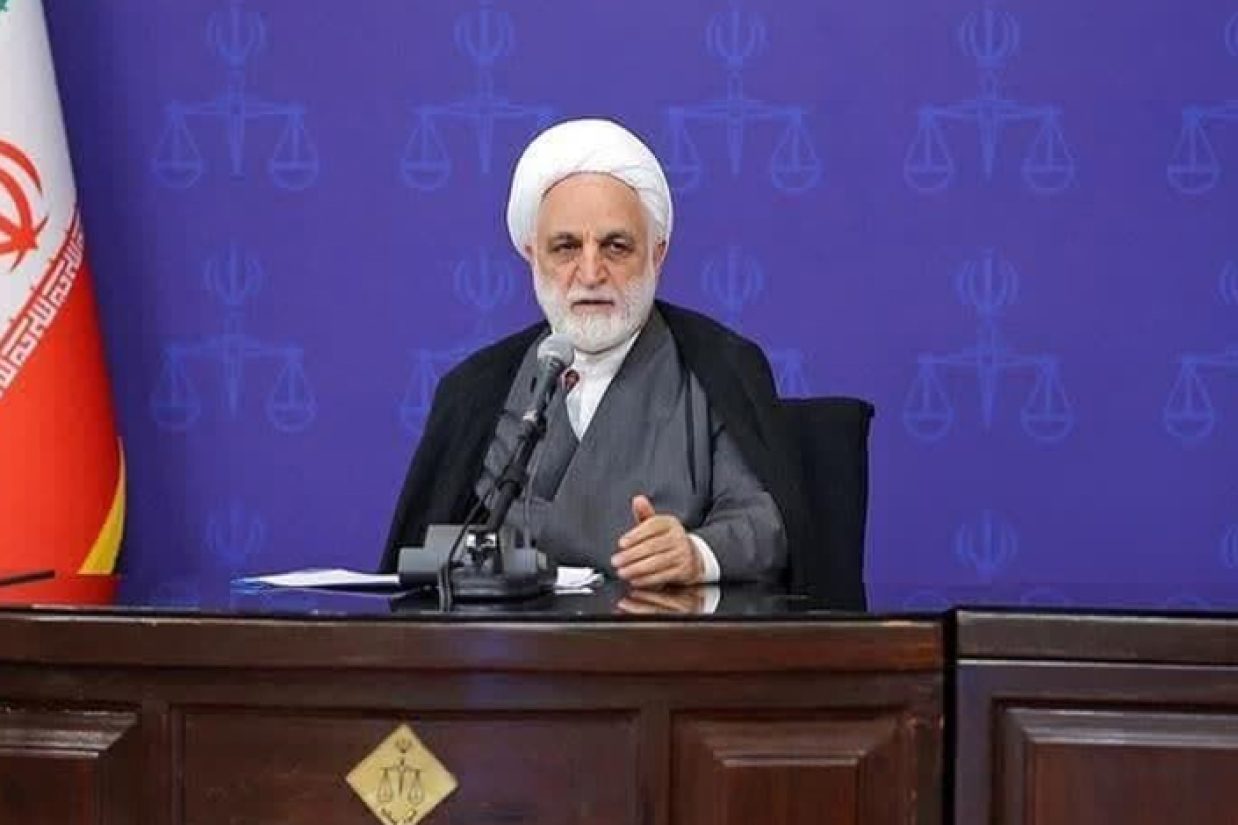 به گزارش رسانه‌های داخلی، غلامحسین محسنی اژه‌ای با حکم منتسب به رهبر جمهوری اسلامی، برای یک دوره پنج‌ساله دیگر به عنوان رئیس قوه قضائیه منصوب شده است.