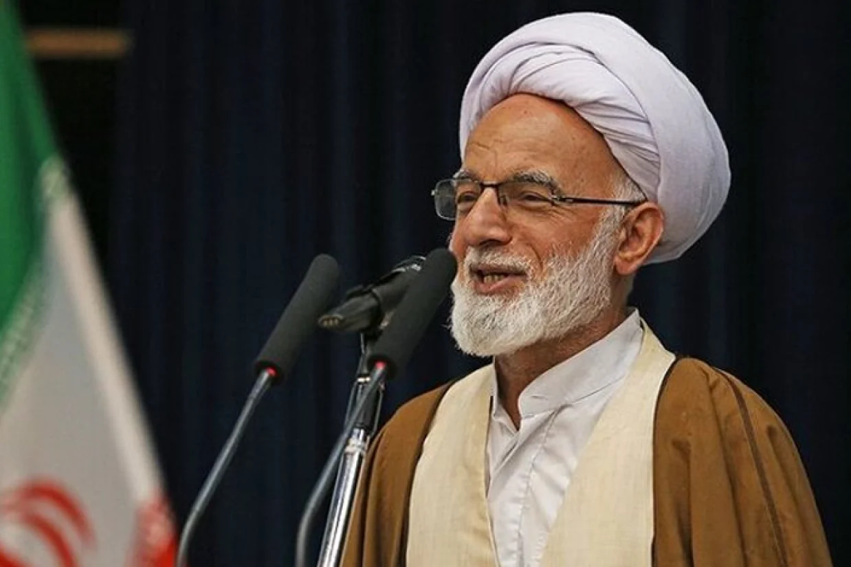 نماینده رهبر جمهوری اسلامی در استان مرکزی طی سخنانی به مناسبت «روز ارتش» ادعا کرده که اسرائیل ممکن است در پاسخ به حمله ایران به زیرساخت‌های کشور حمله کند.