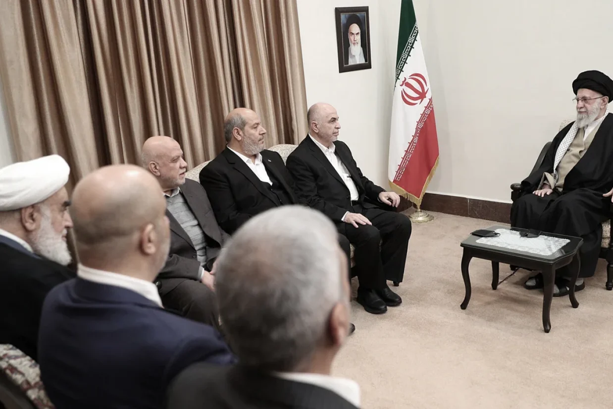 رهبر جمهوری اسلامی، صبح امروز شنبه ۲۰ بهمن، با رئیس و اعضای شورای رهبری حماس در تهران دیدار کرد.