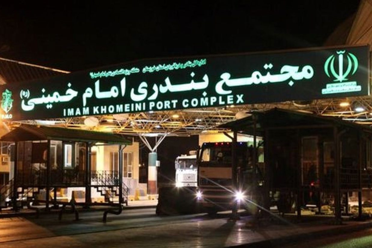مدیر کل بنادر و دریانوردی خوزستان ادعا کرده که یک فقره اختلاس در مجتمع بندر «امام خمینی» کشف شده و متهم که یکی از کارکنان امور مالی این مجموعه بوده، مورد شناسایی قرار گرفته است.