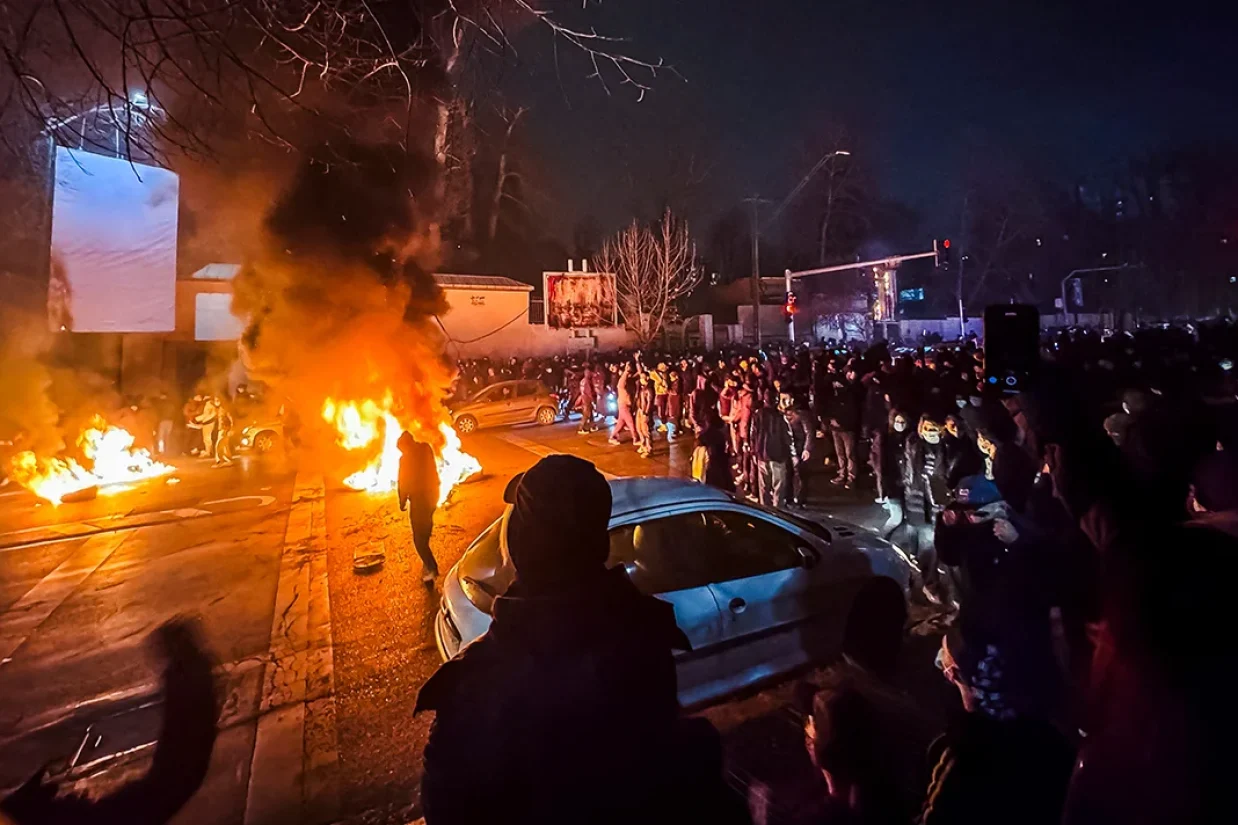 مای ساتو، گزارشگر ویژه سازمان ملل در امور حقوق بشر ایران در ایران گفت که جمهوری اسلامی با «تروریست»، «اغتشاشگر» یا «مزدور» خواندن معترضان تلاش می‌کند تا «سرکوب‌های وحشیانه را توجیه کند.»