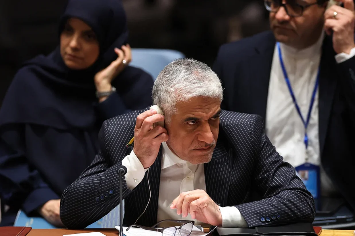 المانیتور گزارش داده است جمهوری اسلامی برای انتقال بخشی از اورانیوم غنی‌سازی‌شده خود به یک کشور ثالث موافقت کرده است.