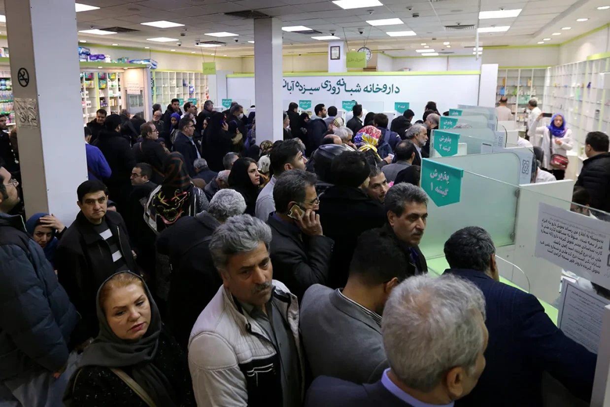 رئیس کمیسیون اقتصاد سلامت اتاق تهران گفته است که نبود ارز، نبود ریال، انباشت بدهی‌ها و فشارهای مالی هم‌زمان، صنعت داروی کشور را به نقطه بحرانی رسانده است.