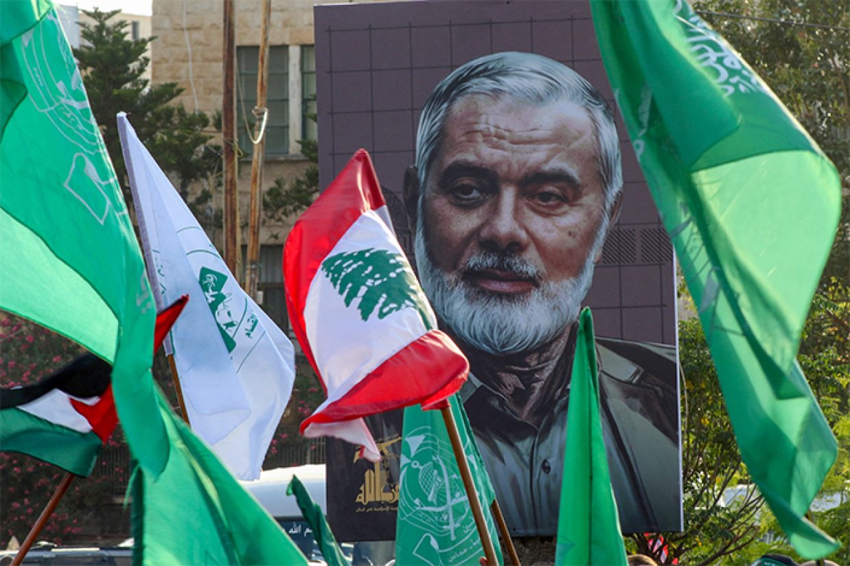 تلگراف نوشت که موساد مأموران امنیتی ایرانی را برای کار گذاشتن مواد منفجره در ساختمانی که اسماعیل هنیه، رهبر حماس در آن اقامت داشت، استخدام کرده بود.