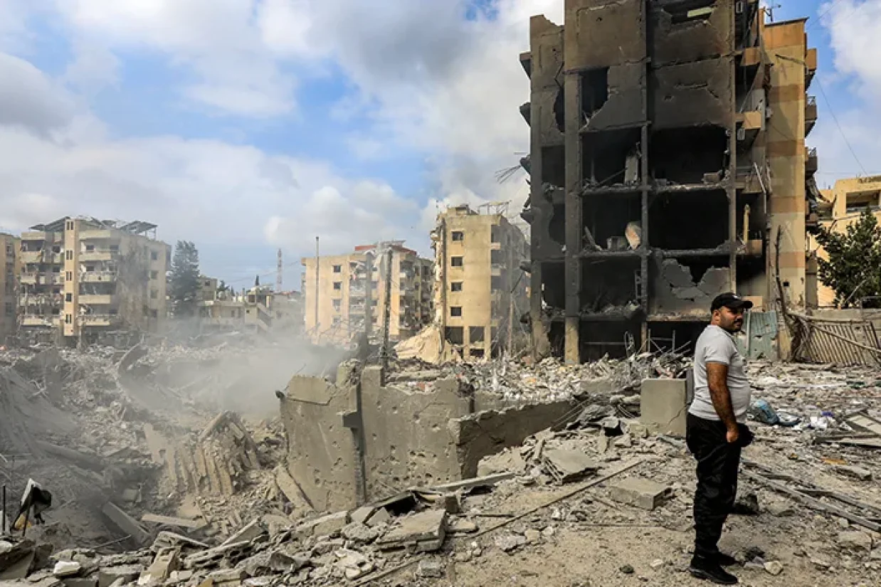 همزمان با اولین سالگرد حمله حماس به اسرائیل، جنگ در غزه متوقف نشده و درگیری‌ها به لبنان نیز گسترش یافته و منطقه را در آستانه درگیری گسترده‌تری قرار داده است.