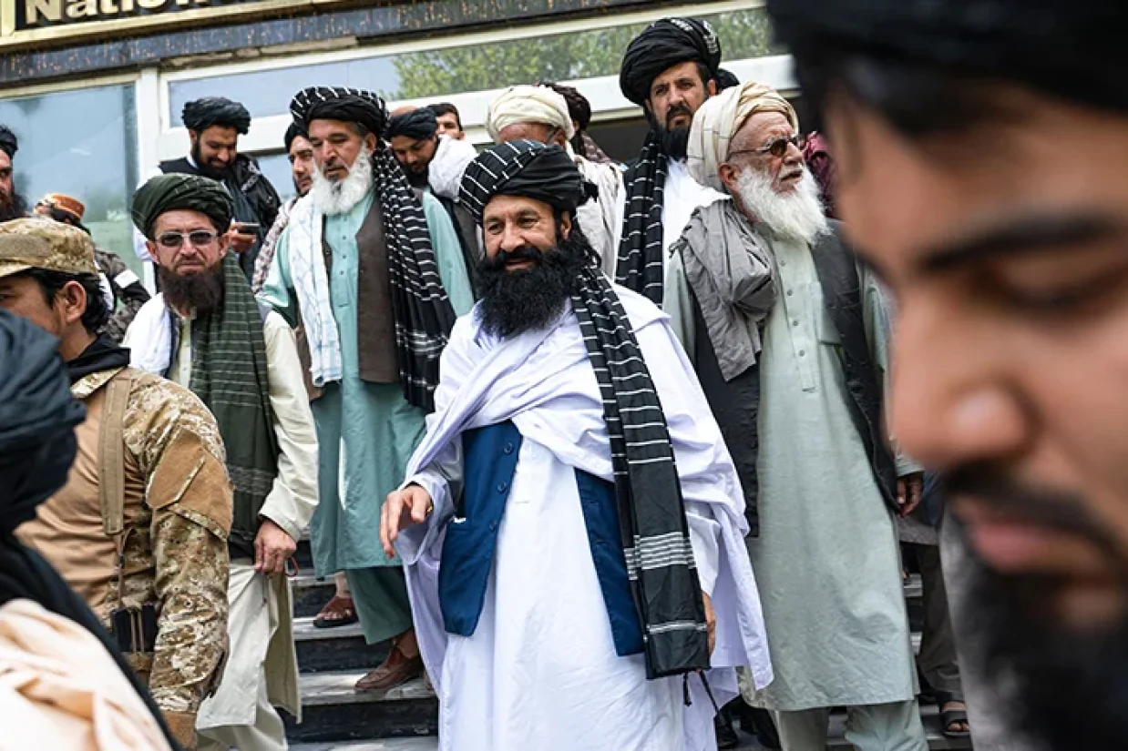 سخنگوی امارت اسلامی طالبان از کشته شدن، خلیل‌الرحمان حقانی، وزیر مهاجرین و عودت‌کنندگان طالبان در روز چهارشنبه بر اثر انفجار خبر داد.