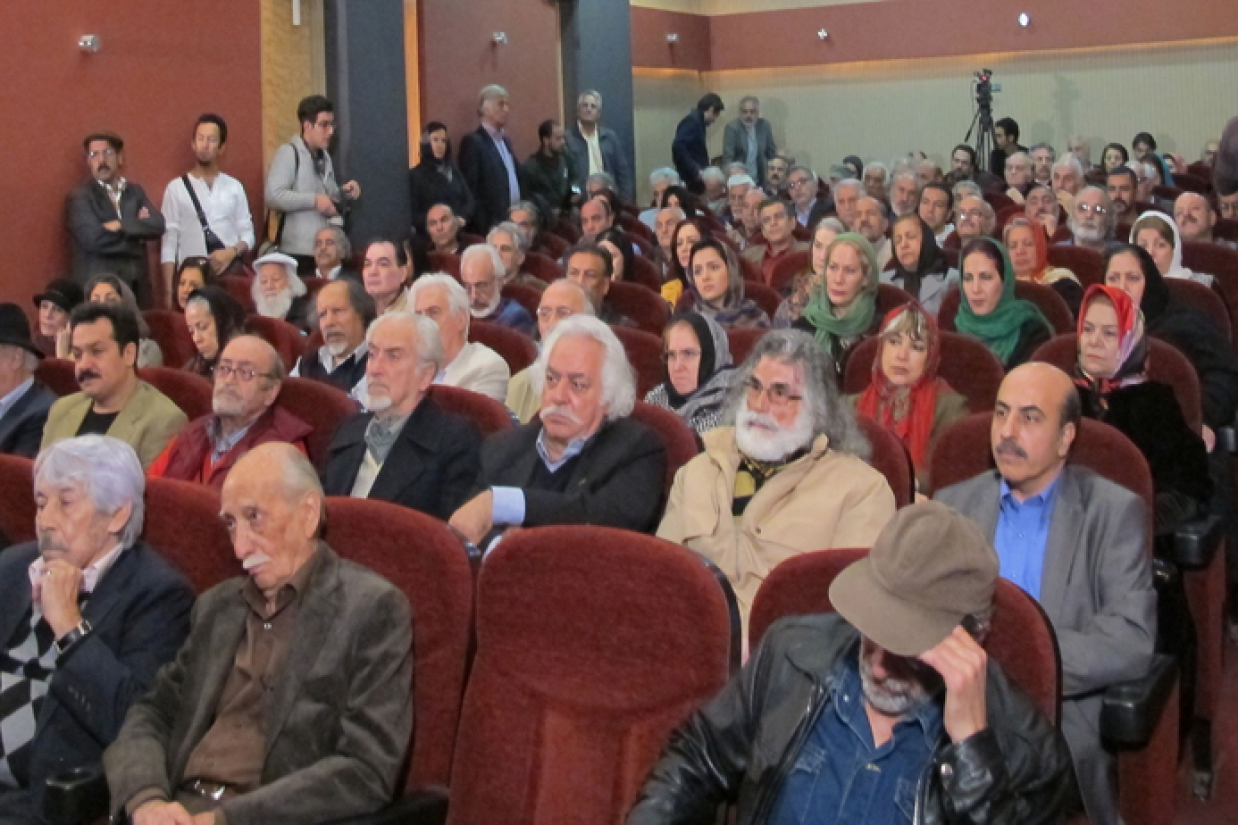 مجمع عمومی انجمن بازیگران سینمای ایران ۱۱ آبان ۱۳۹۲ خانه سینما تهران (اسکرین‌‌‌‌‏شات از وب سایت خانه‌‌‏سینما http://www.khanehcinema.ir)