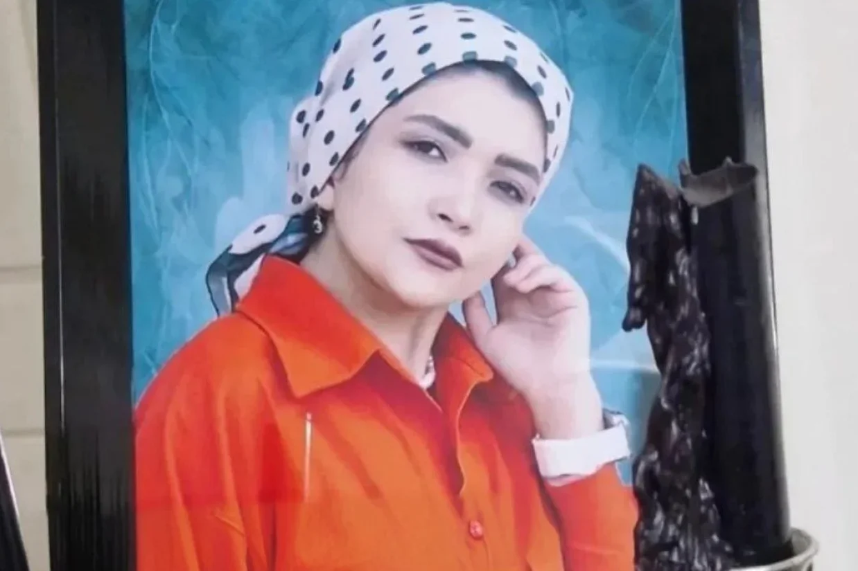 رسانه‌های افغانستان و هه‌نگاو گزارش داده‌اند که بعد از گذشت پنجاه روز از ناپدید شدن کبری رضایی، دختر ۲۶ ساله مهاجر افغانستانی، بخشی از جسد او در تهران پیدا شده است.
