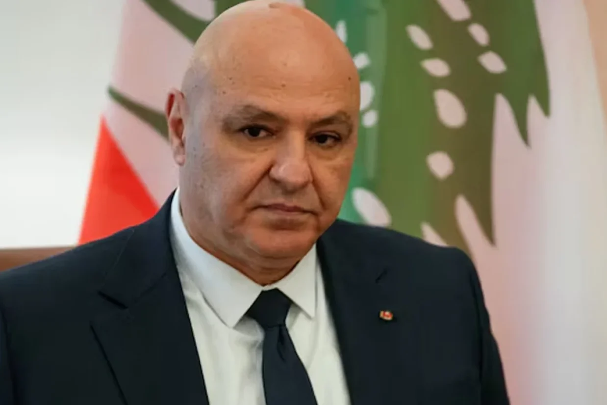 رئیس‌جمهور لبنان، خواستار خلع سلاح حزب‌الله شد و هشدار داد که تداوم مسلح بودن این گروه، بهانه‌ای به دست اسرائیل برای ادامه حملات خواهد داد.